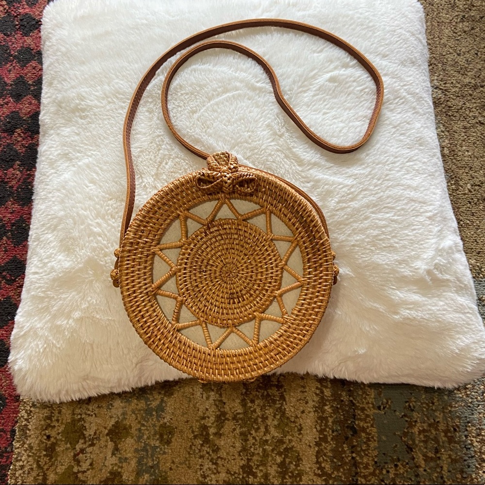 Round Straw Crossbody Bag - Rattan